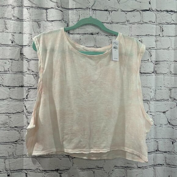 American Eagle Outfitters Tops - New with tags Ladies American Eagle Outfitters crop top Size L